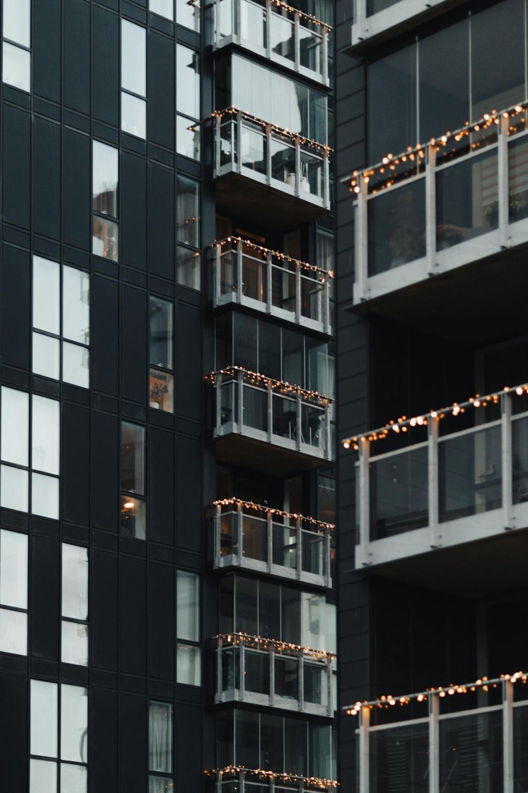 Modern Christmas Balcony Lighting Ideas