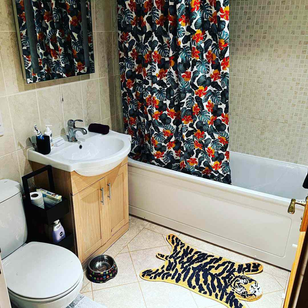 Tribal-Patterned Bathroom Rug with Black Accents