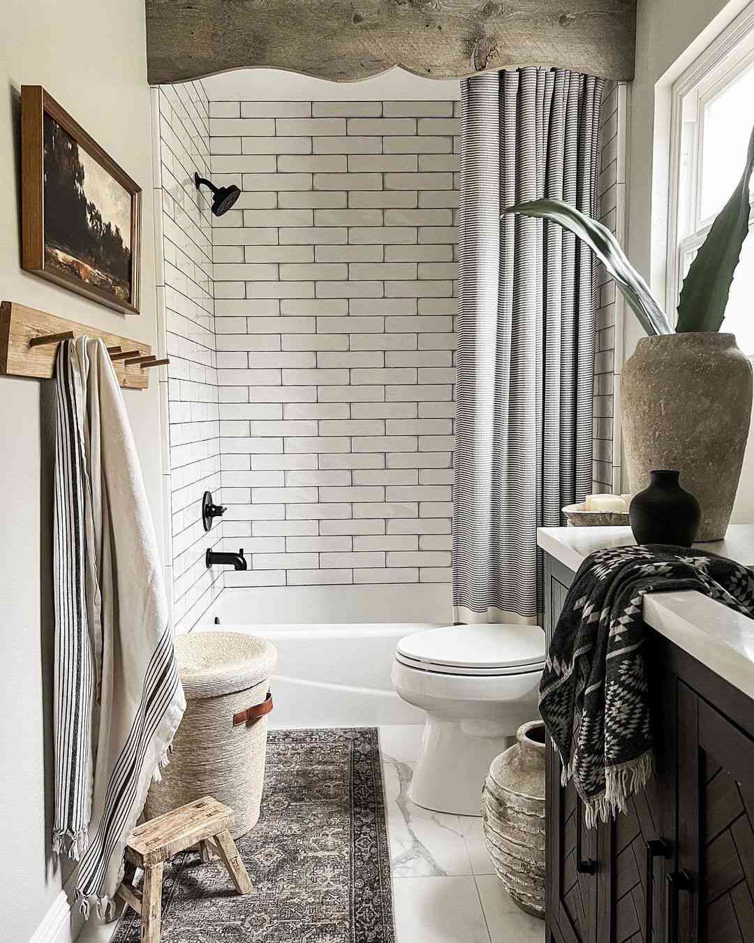 Monochrome Bathroom Rug Design