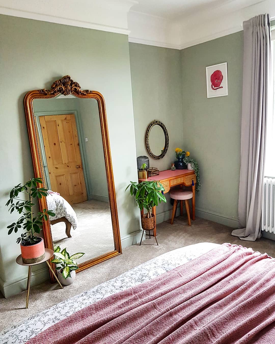 Classic Mirror with Decorative Wooden Frame