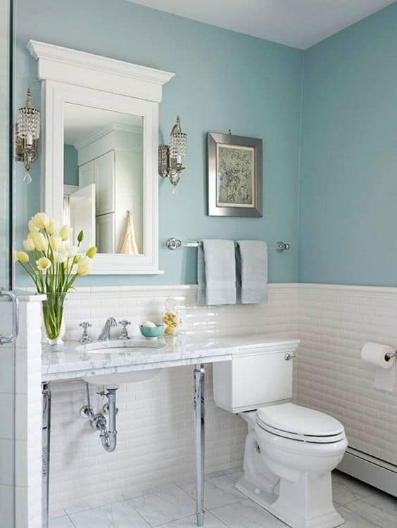 Bathroom with Aligned Artwork and Coordinated Decor