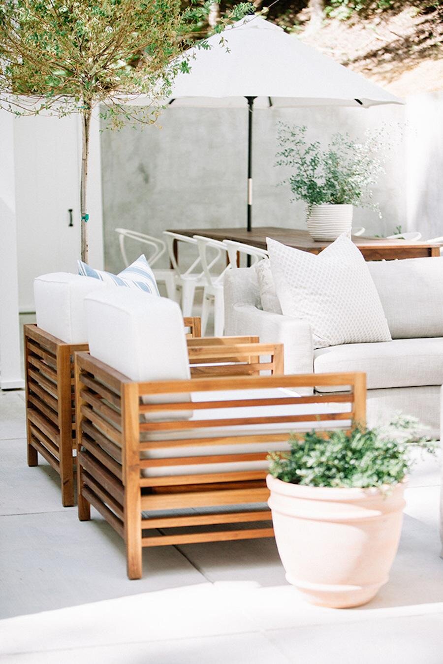 Modern Coastal Patio with Breezy Elegance