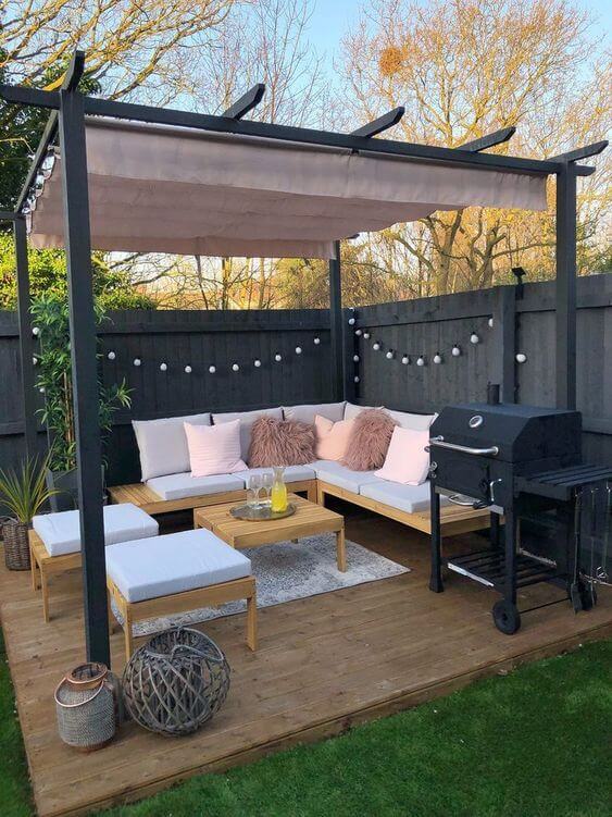 Farmhouse Chic Barndominium Outdoors