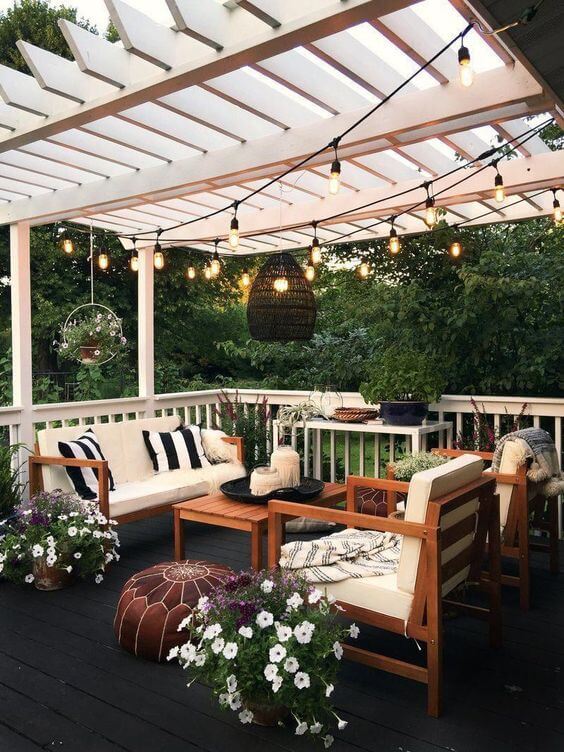 Barndominium Outdoor Oasis with Lush Greenery