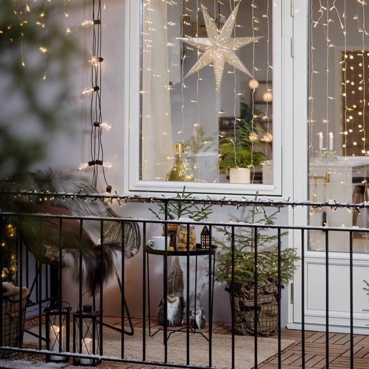 Charming and Traditional Holiday Elegance