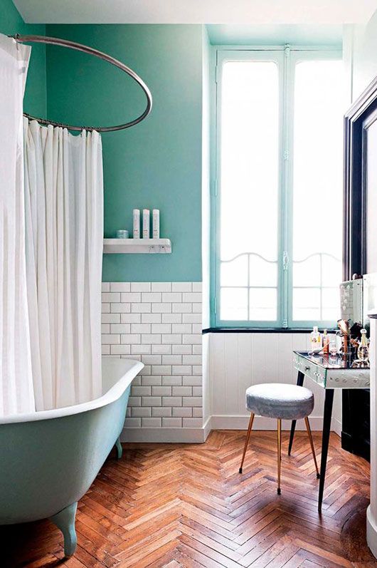Aqua Bathroom with Turquoise Walls and Aqua Bathtub