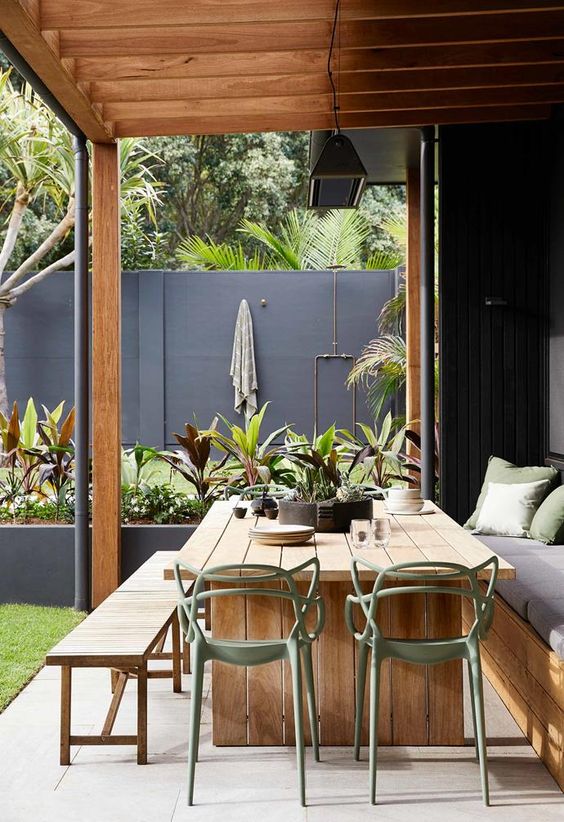 Semi-Outdoor Dining with a Modern Aesthetic