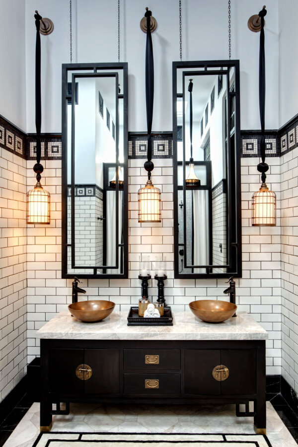 Luxury Hotel-Inspired Black and White Bathroom with Marble Accents