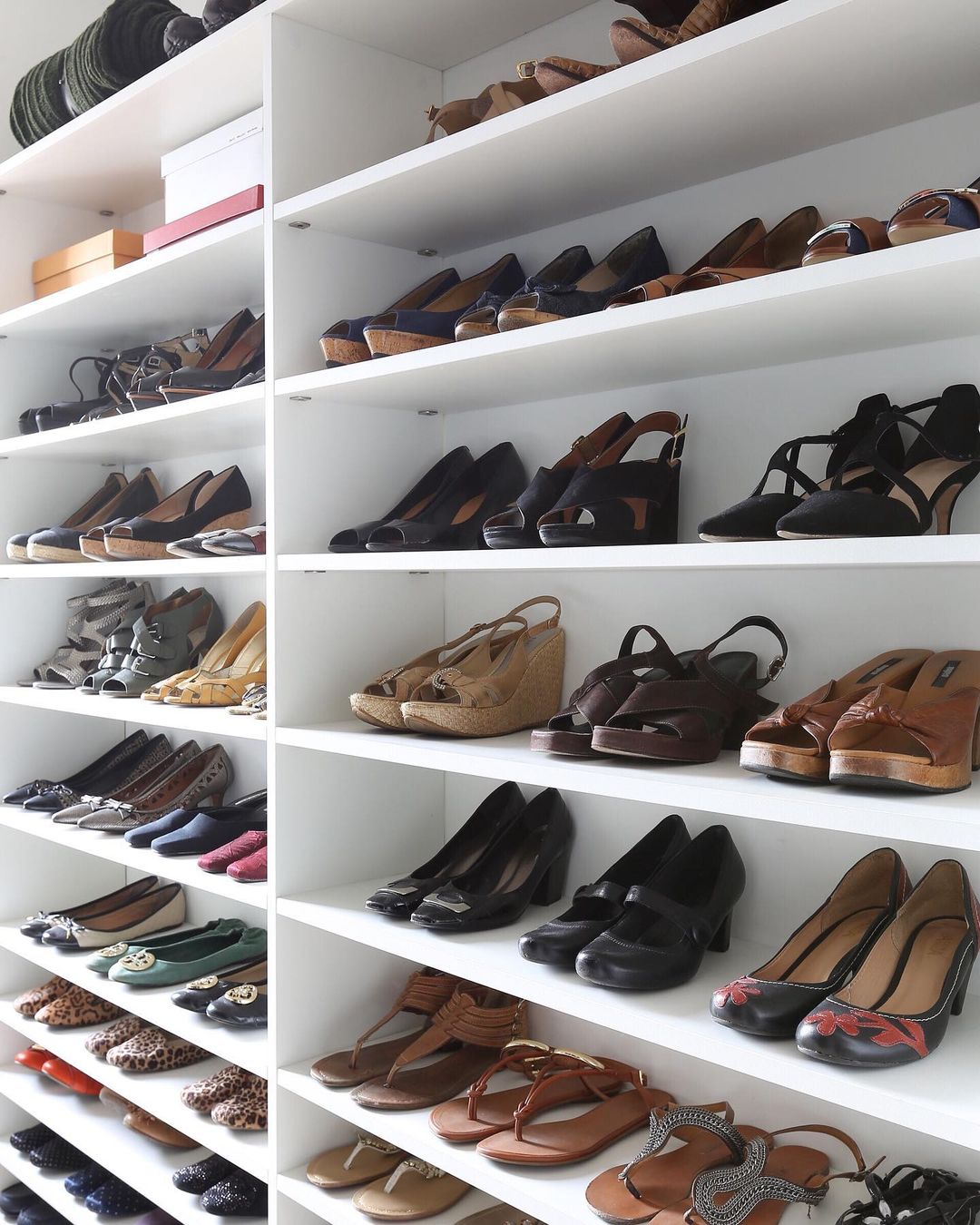 Slim Shoe Closet with Uniform Design
